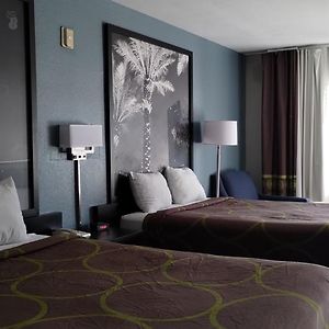 Super 8 Motel By Wyndham Near Fort Lauderdale Arpt
